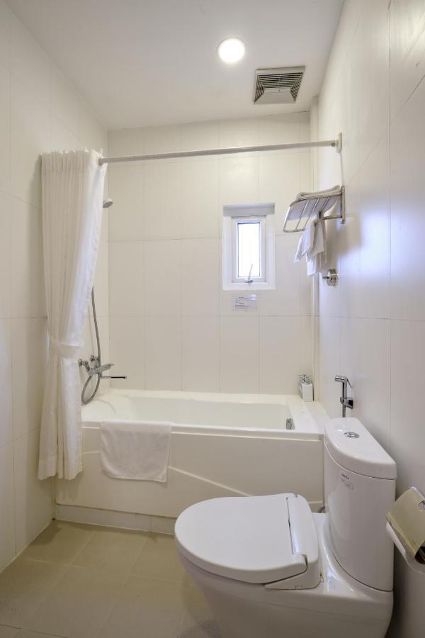 Phạm Vân Sakura Hotel Thuận An Ngoại thất bức ảnh